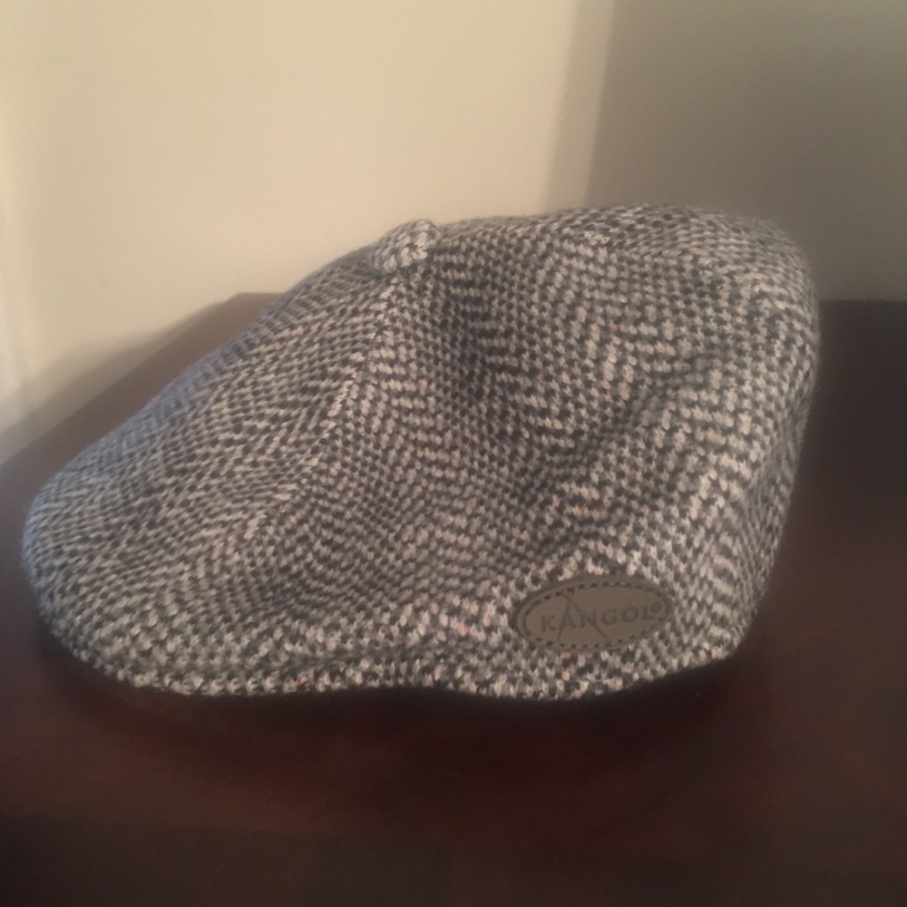 Host Pick: Kangol Cap - Size Medium - Picture 2 of 6